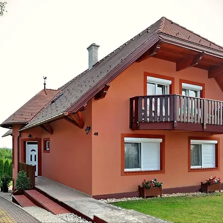 Laura Apartman *